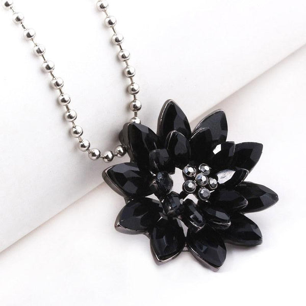 Black Dahlia Necklace Crystal Copper Alloy Retro Black Flower Pendant Necklace for Women Cosplay Prop Party Gift Collect Jewelry - Beige Street